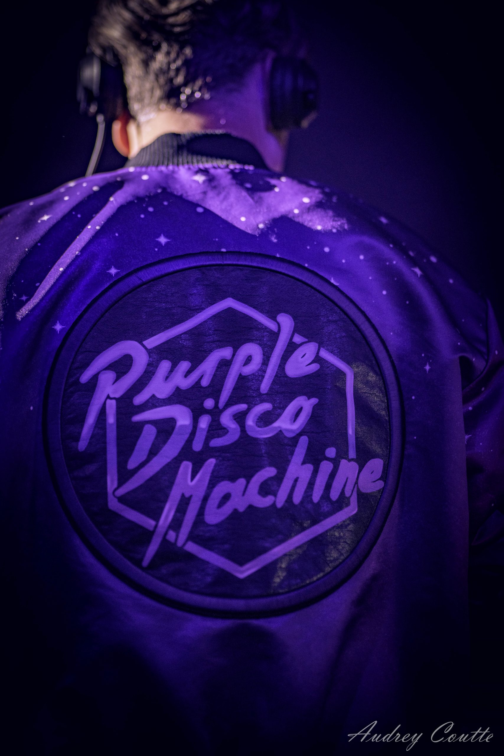 dj sur scene purple disco machineau festival musique electronique plein air de douai