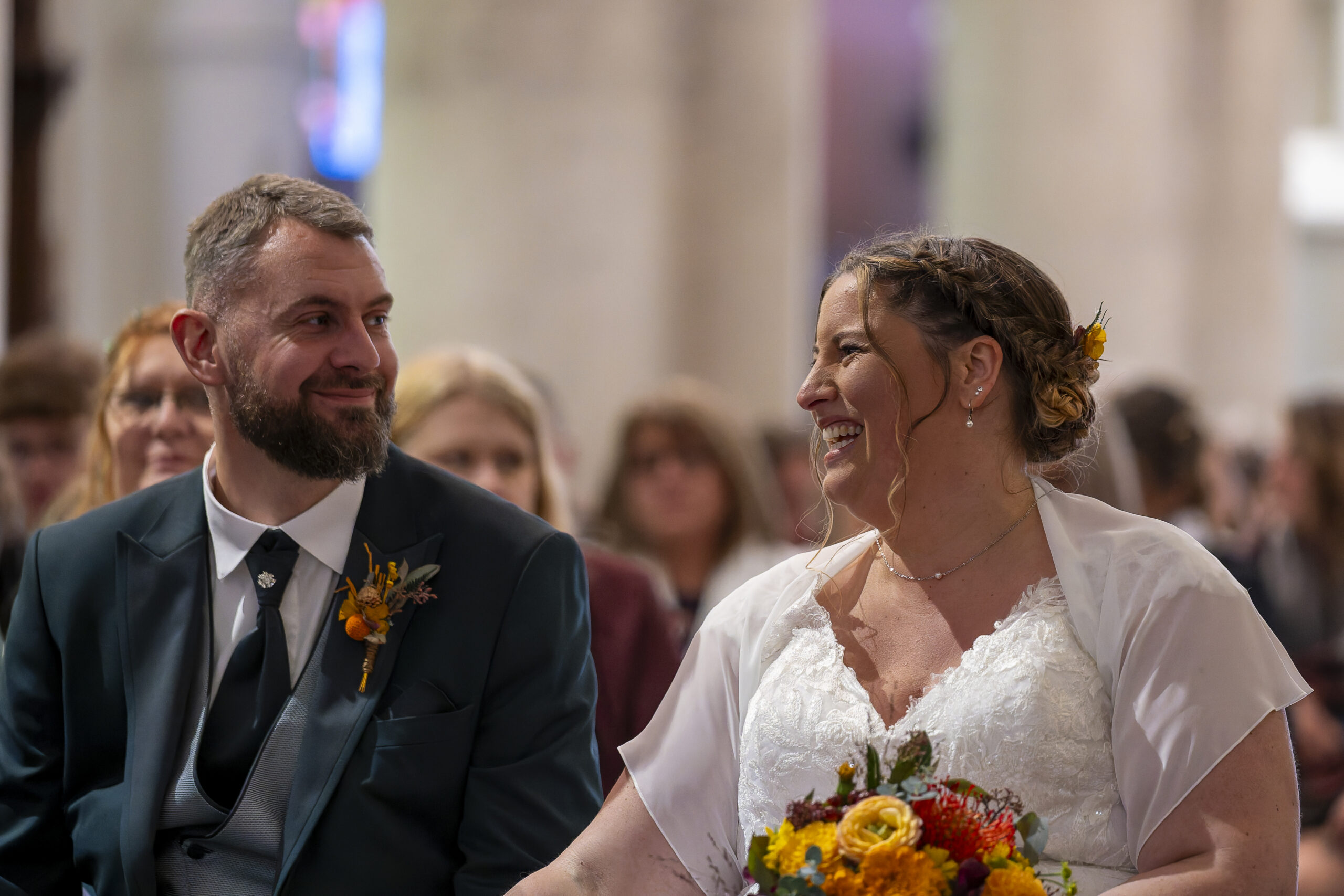 regard complice mariés à l'eglise consentement