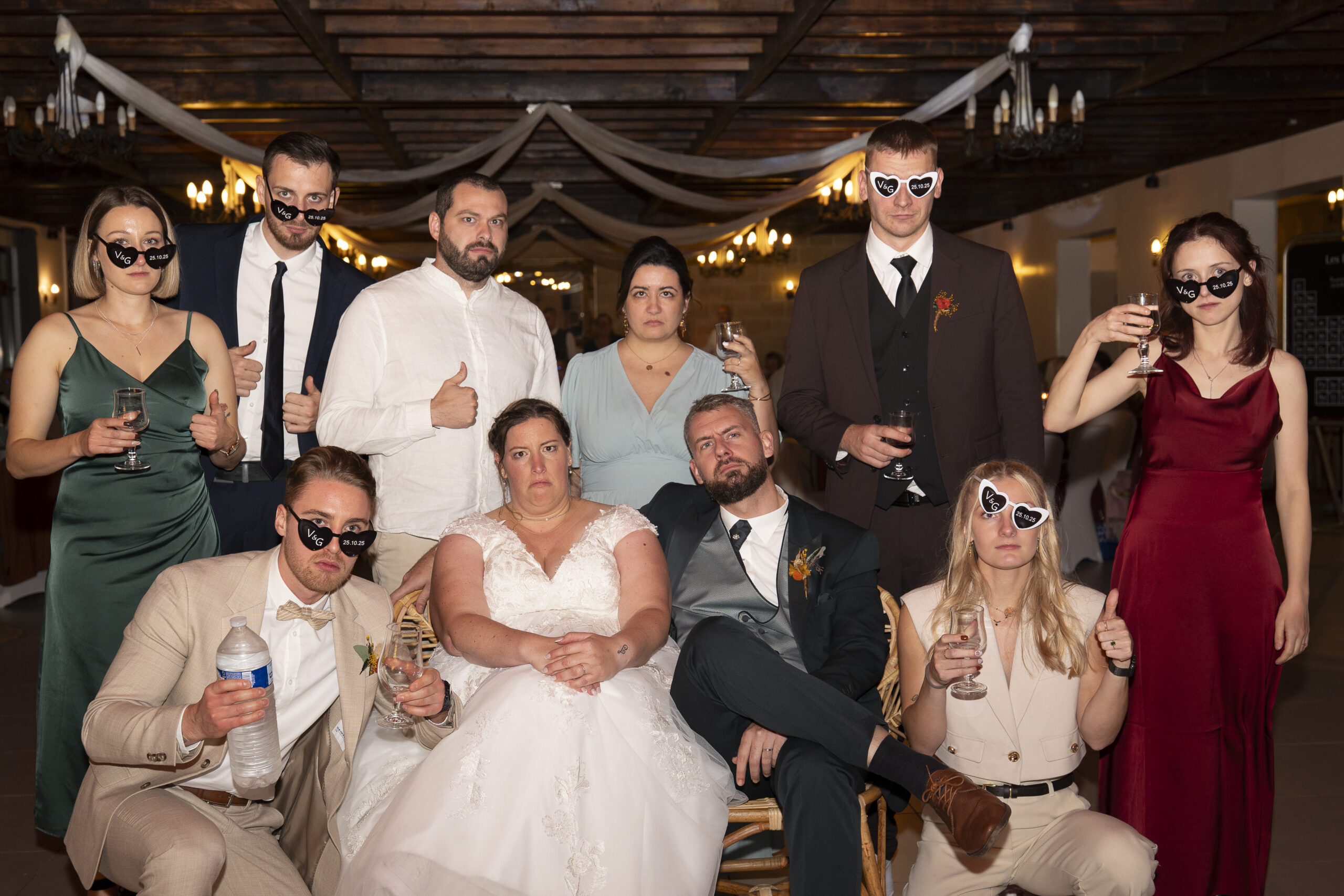 photo bomb mariage Virginie et guillaume amis pas content